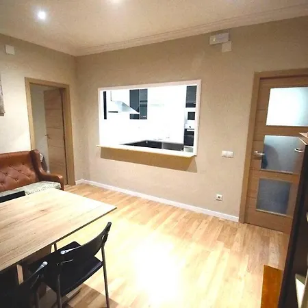 Meridiana Clot 4 Bedrooms 2 Bathrooms شقة